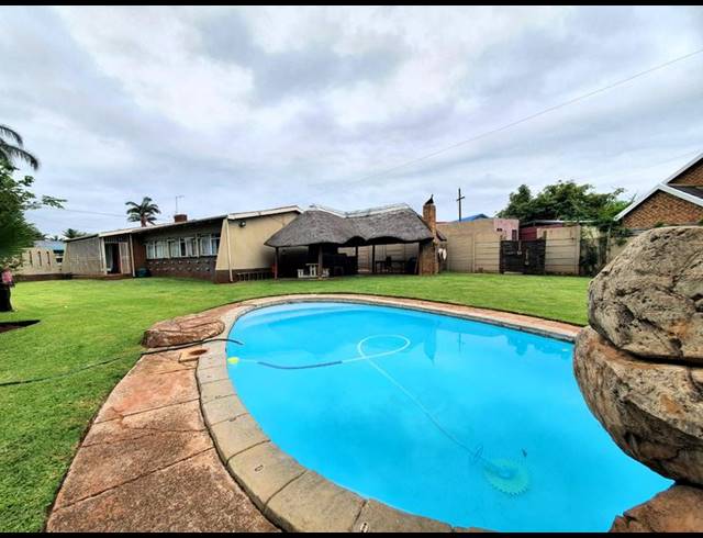 4 BEDROOM HOUSE FOR SALE IN SINOVILLE